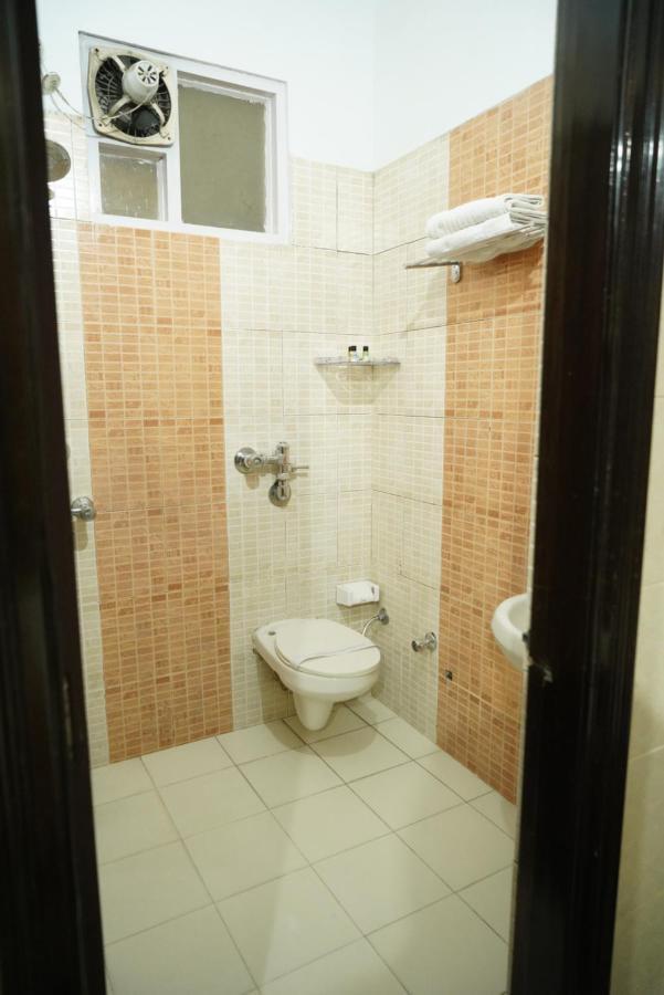 Hotel Malhotra 50 Meter From Golden Temple 3*